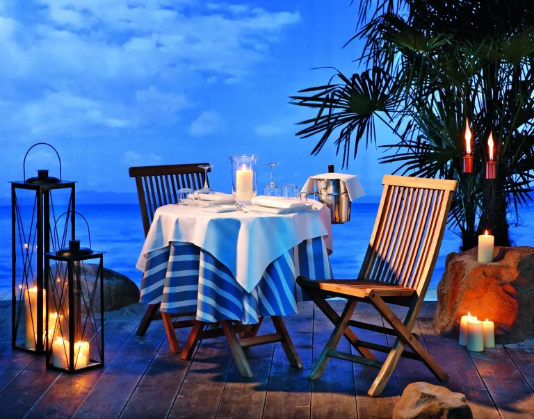 Erhöhen Sie Ihr Outdoor-Dining-Erlebnis mit den Premium-Tischen von LUSINI