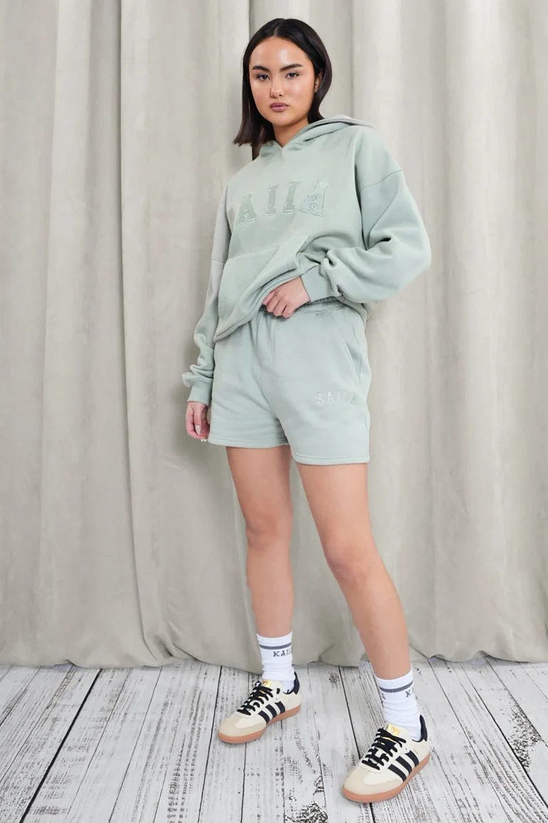 Effortless Summer Style: Discover Kaiia’s Perfect Shorts Collection