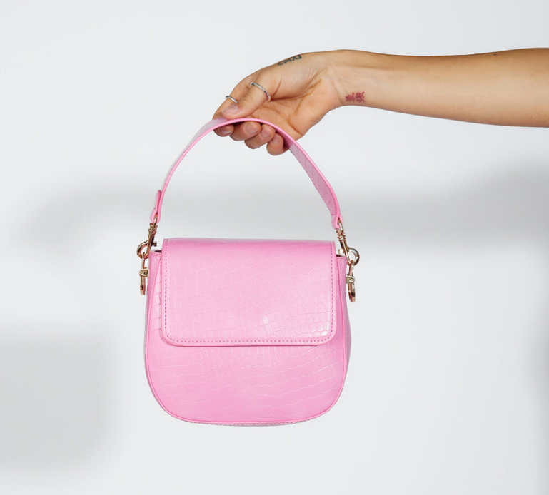 HelloMolly: Redefining Style with Innovative and Exquisite Bags
